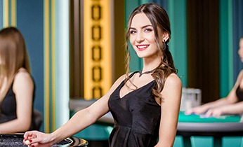 Hình ảnh nhân viên hỗ trợ đối tác Sodo Casino 66 đang làm việc với tai nghe.